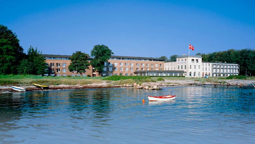 Hotel Nyborg Strand ligger tæt ved havet og naturen, og har en flot udsigt over Storebælt