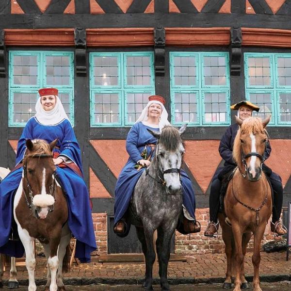 Op på hesten til Danehof Middelalderfestival i Nyborg