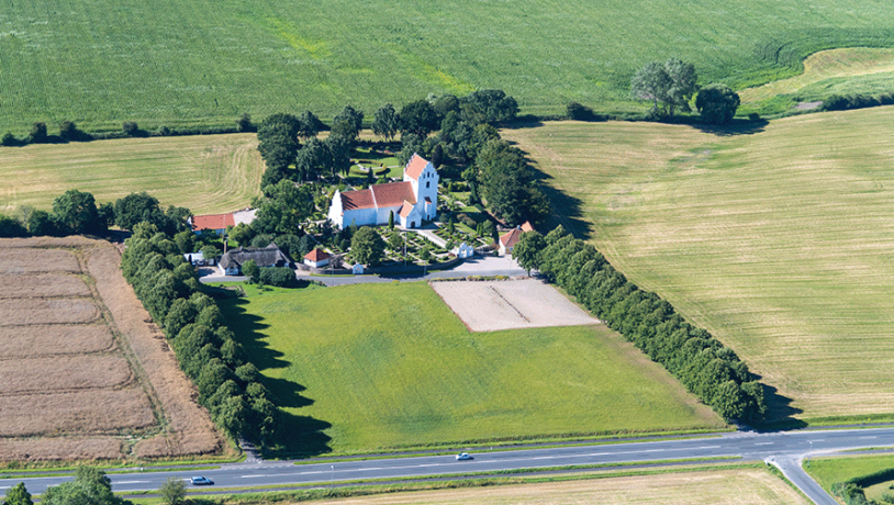 Luftfoto af Aunslev Kirke