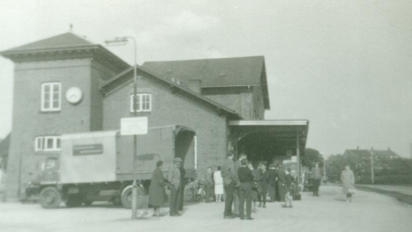 Ellested Station Sidste tog forlader stationen 25. maj 1962