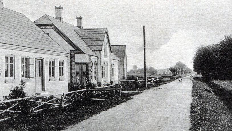 Postkort med huse i Kragelund. Billedet på postkortet er tage omkring 1910.