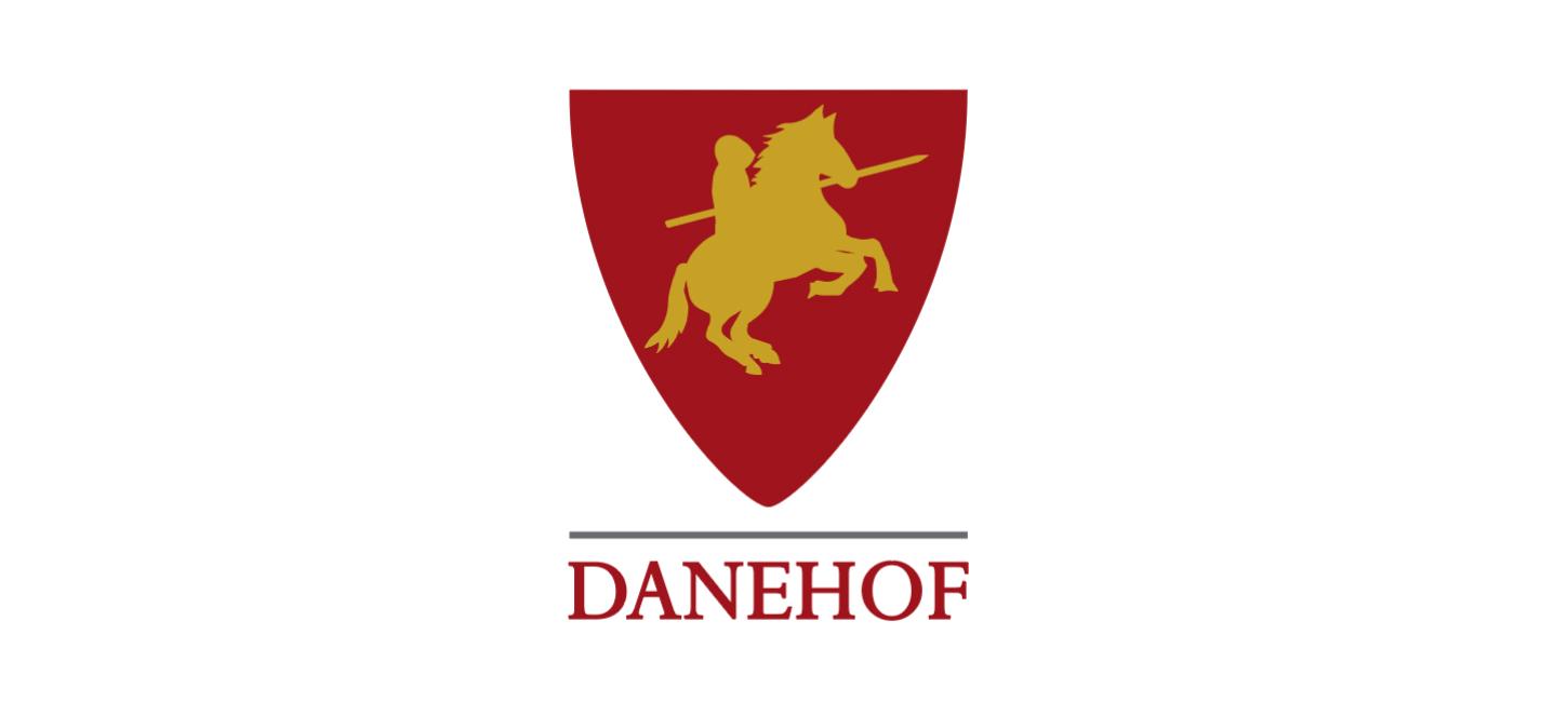 Danehofs eget logo - ridder på hest med skjold som baggrund