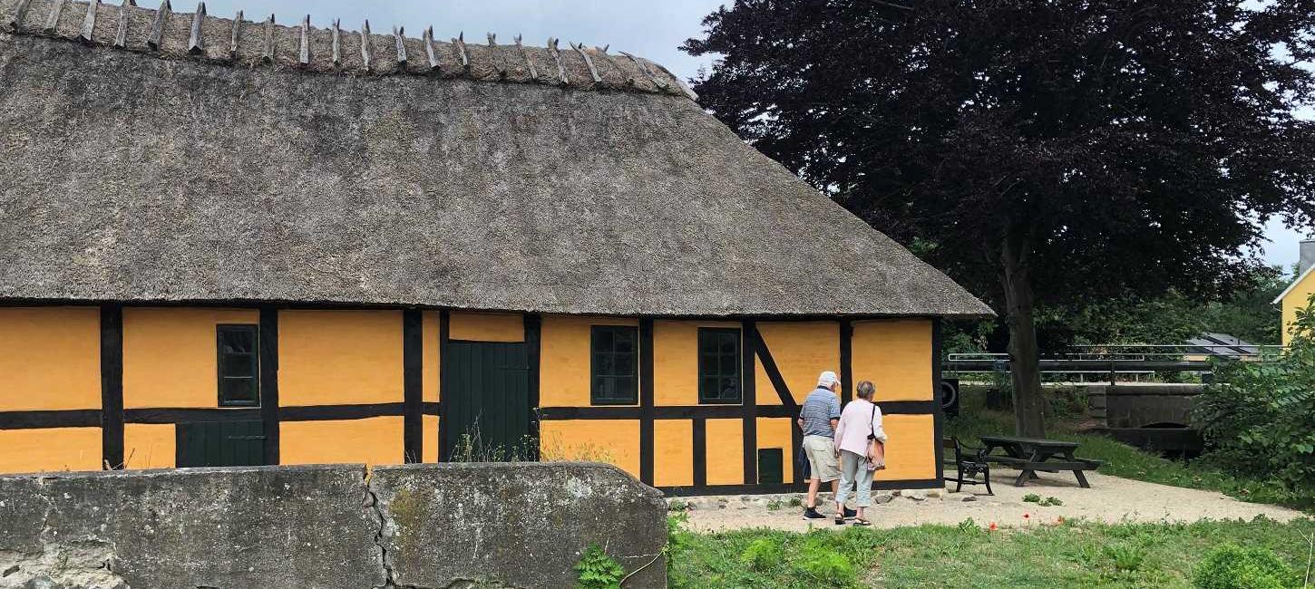 Besøg det charmerende bindingsværkshus, Almas Hus, i Ørbæk sogn ved Nyborg, Fyn