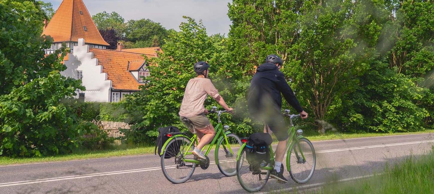 Cykl forbi Risinge Herregård i Flødstrup Sogn i Nyborg, Fyn, når du cykler Herregårdsruten
