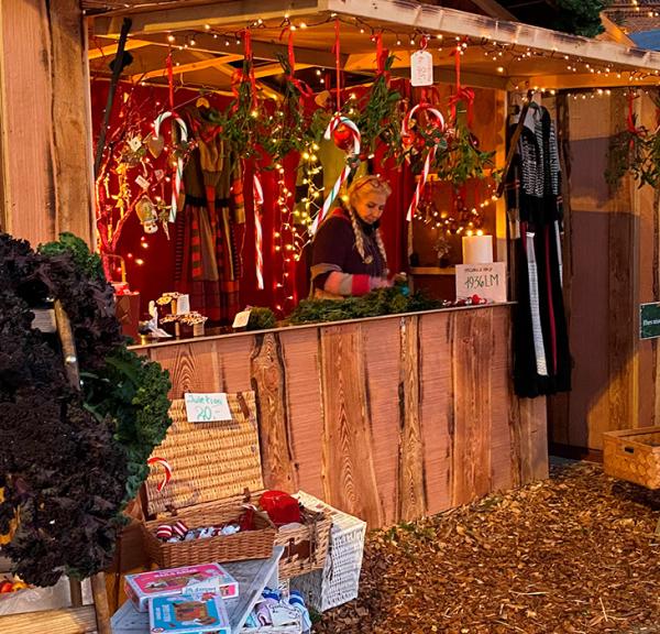 Vinderen af den bedst pyntet bod i den anden weekend af julemarkedet blev Pharmors Design / le-Fevre Design. 