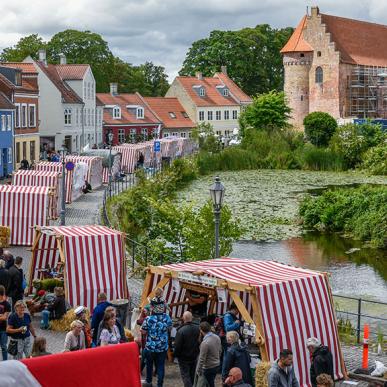 Markedsboder i Slotsgade til Danehof i Nyborg