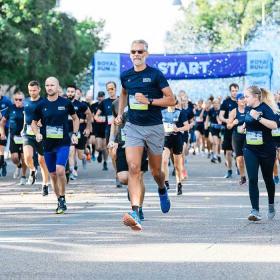 Folk løber 10 km til Royal Run