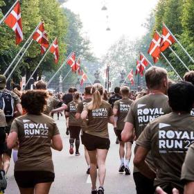 Folk løber 5 km til Royal Run