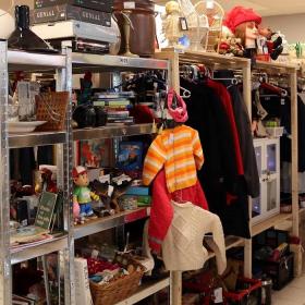 Besøg en af de mange genbrugsbutikker i Nyborg og på Østfyn