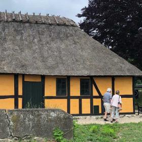 Besøg det charmerende bindingsværkshus, Almas Hus, i Ørbæk sogn ved Nyborg, Fyn