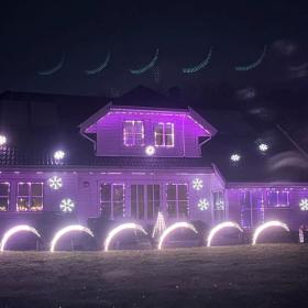 Oplev det spektakulære julelysshow i Langtved med 65.000 blinkende lys
